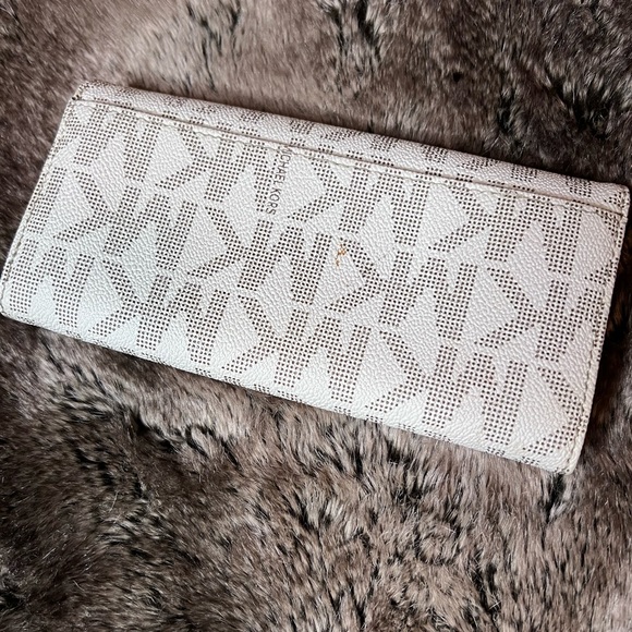 Michael Kors Wallet - Picture 3 of 3